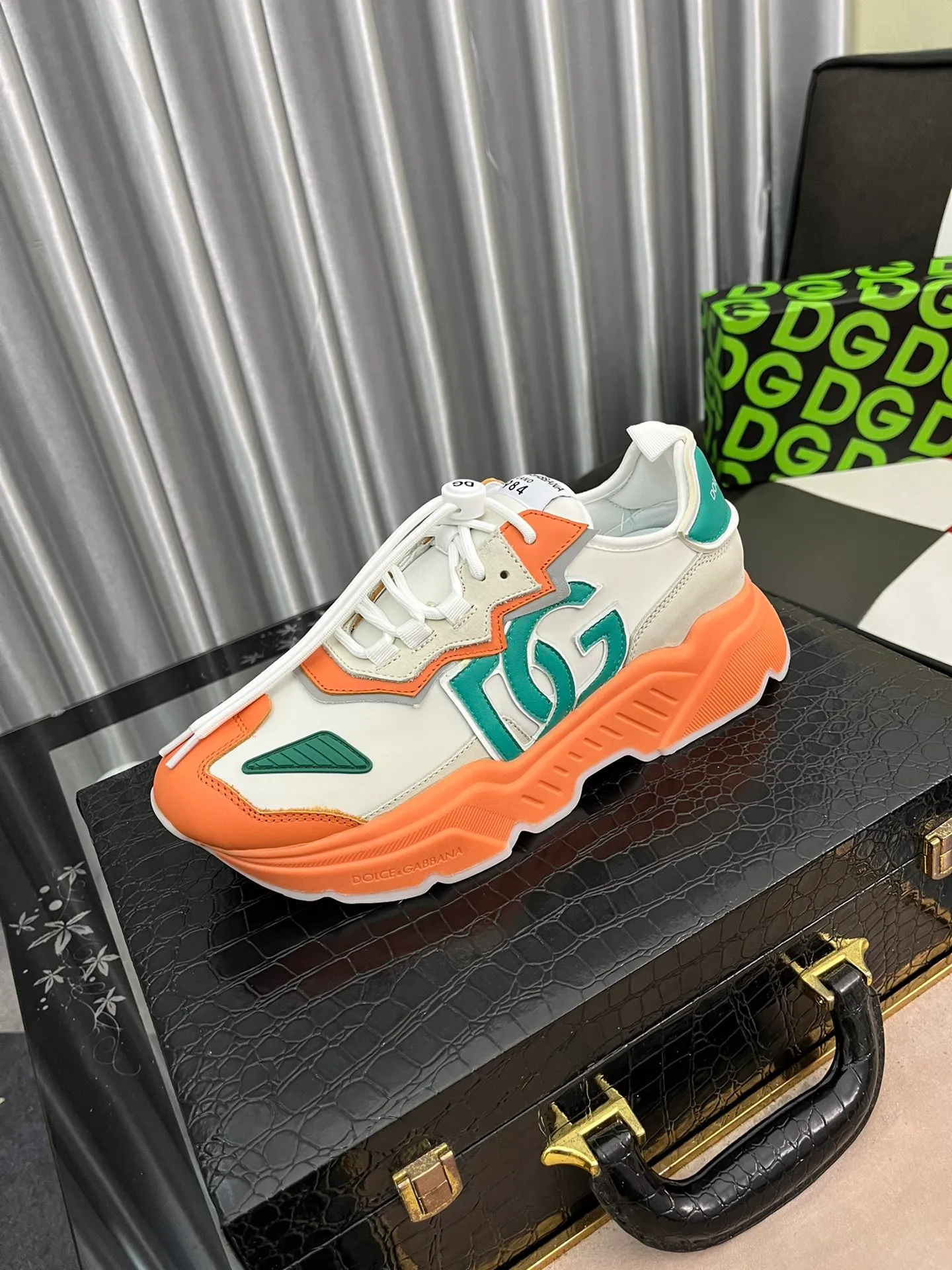 Ex-factory price 480⌚️⌚️[DG] Men's casual shoes, high-end quality, synchronized with counters, the version is compared with the original version, the upper is imported cowhide and the outsole is glued, the lining is full cowhide, exquisite and luxurious, size: 38–453⃣️Colors available